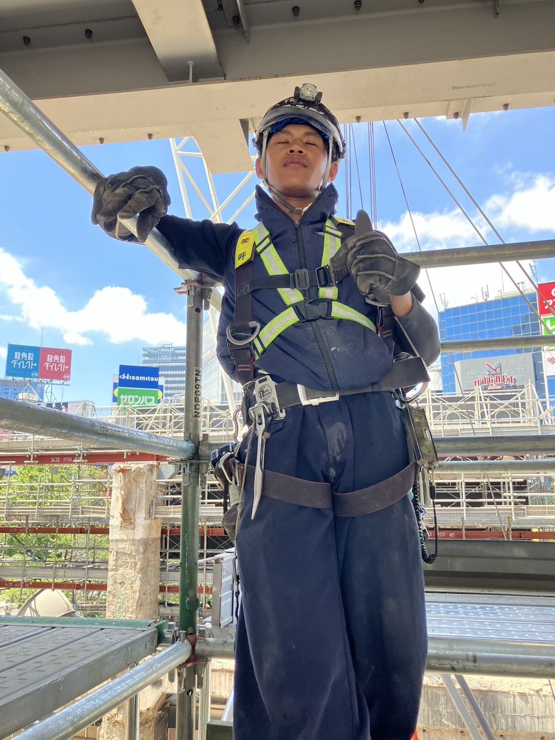 渋谷の空の上で作業する数野組の職人
